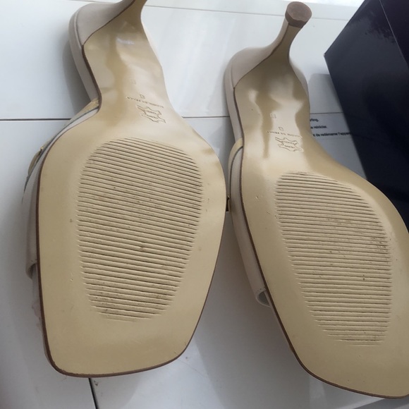 Versani Size 8 M beige and White Leather kitten-Heeled Sandals New in box - Picture 6 of 6
